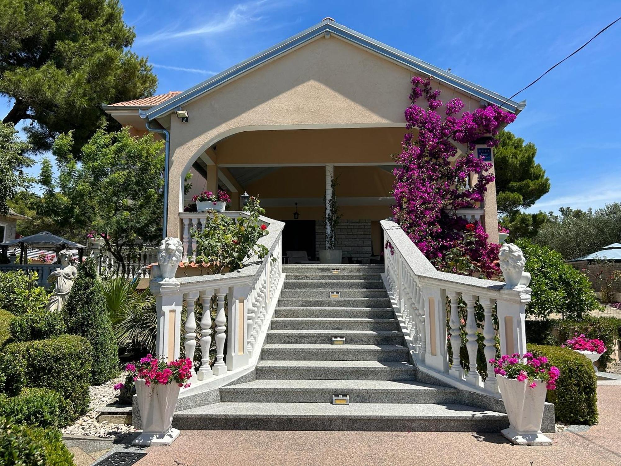 Holiday Home Villa Romantica Sveti Filip i Jakov Bagian luar foto