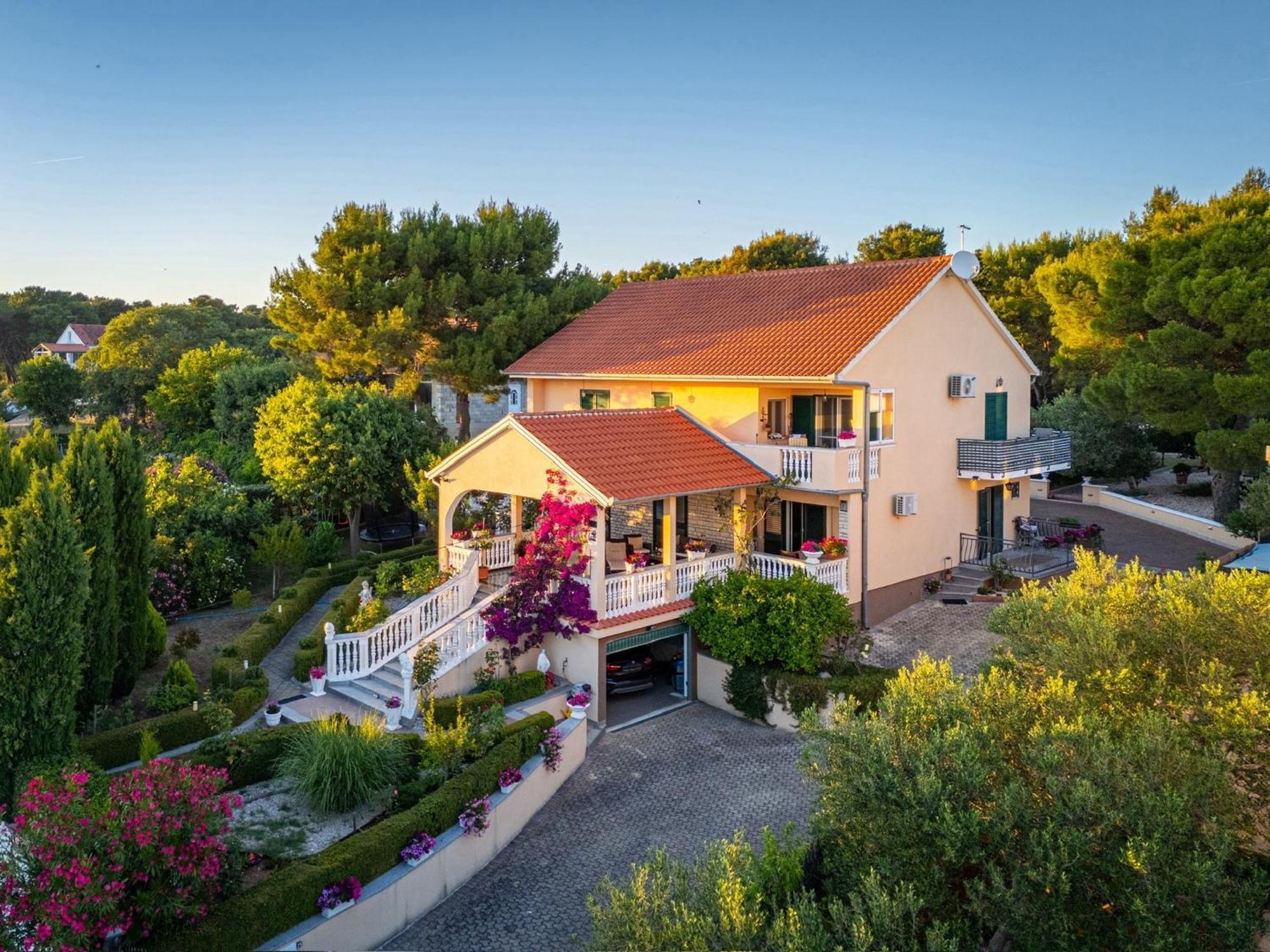 Holiday Home Villa Romantica Sveti Filip i Jakov Bagian luar foto