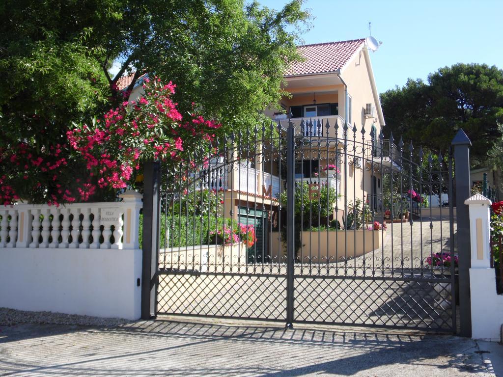 Holiday Home Villa Romantica Sveti Filip i Jakov Bagian luar foto