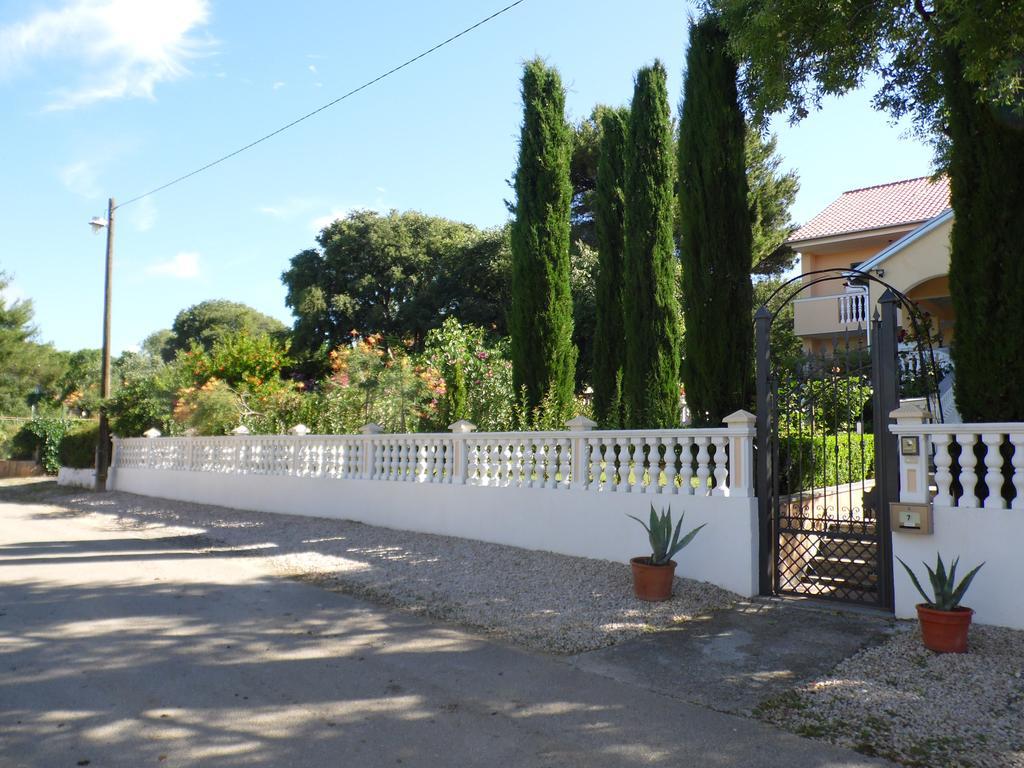Holiday Home Villa Romantica Sveti Filip i Jakov Bagian luar foto