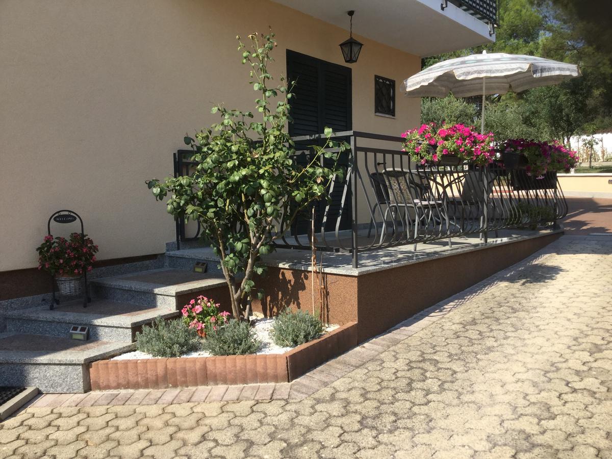 Holiday Home Villa Romantica Sveti Filip i Jakov Bagian luar foto