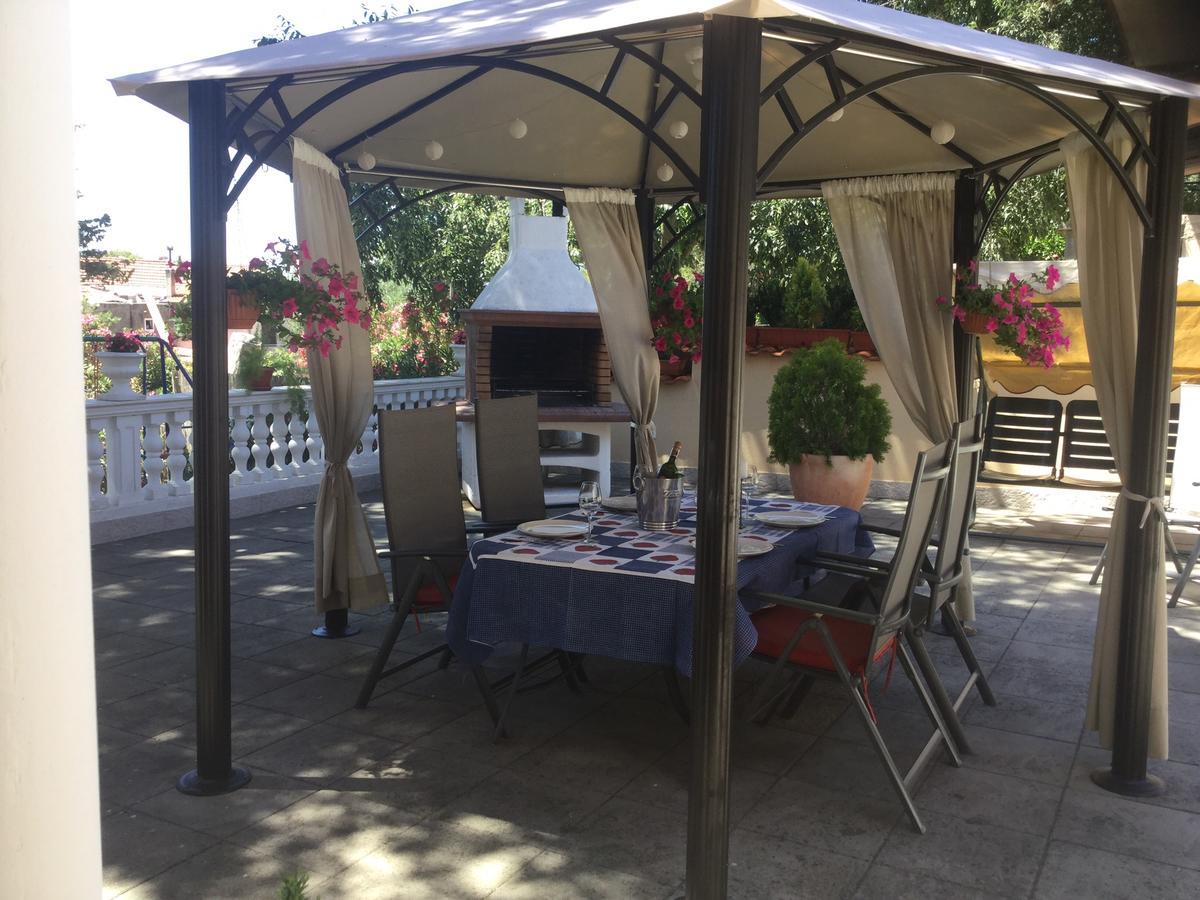 Holiday Home Villa Romantica Sveti Filip i Jakov Bagian luar foto