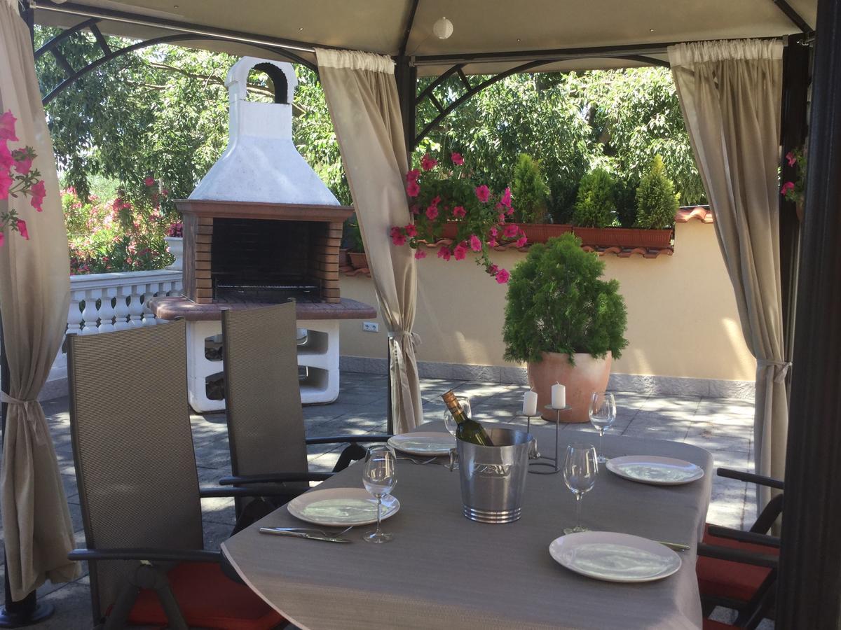 Holiday Home Villa Romantica Sveti Filip i Jakov Bagian luar foto